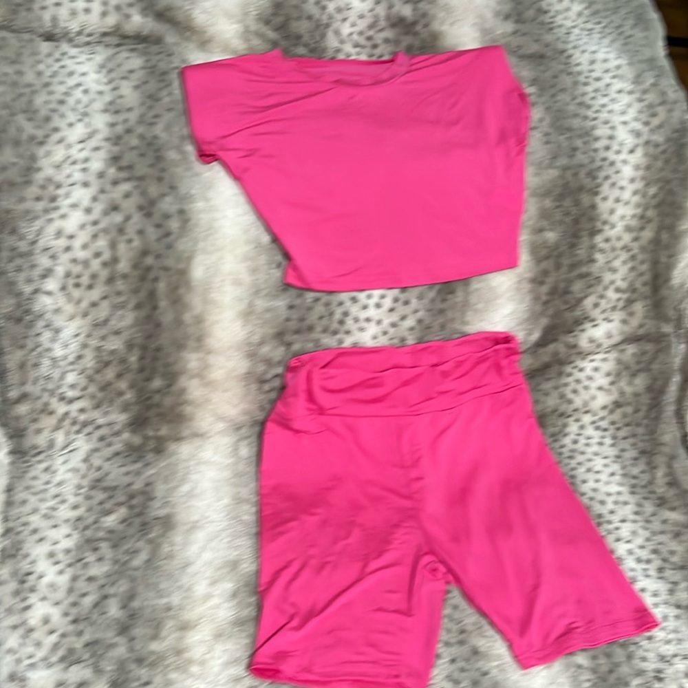 Sportswear 2 piece crop top and shorts